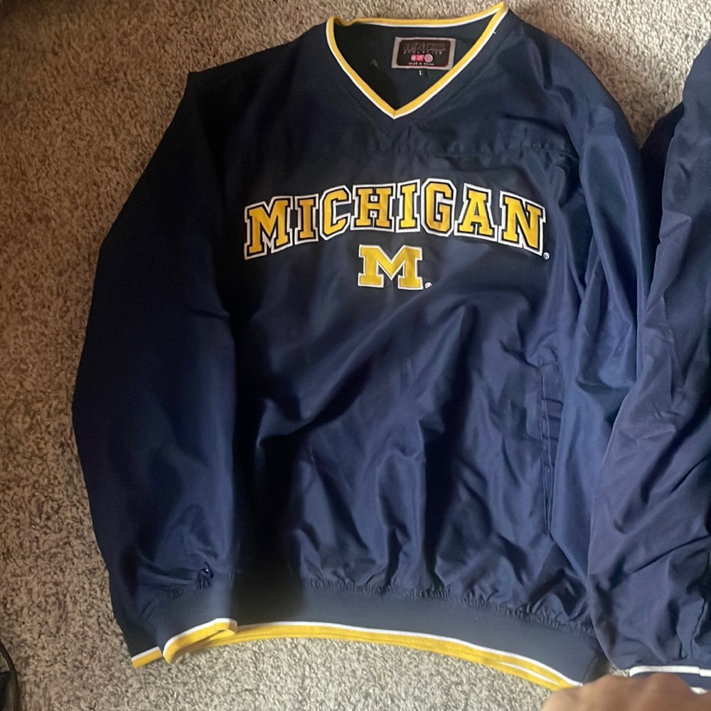 Vintage windbreaker 2 for 35 🤟🏽